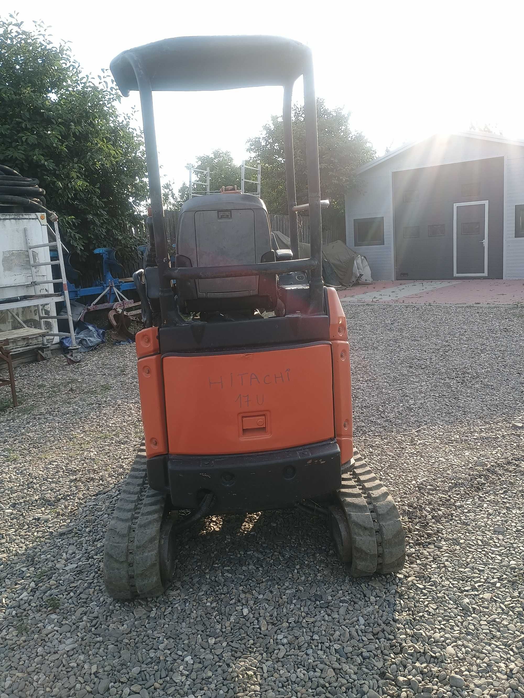 Miniexcavator Hitachi U17 1,8t și Hitachi ZX25 2,5t