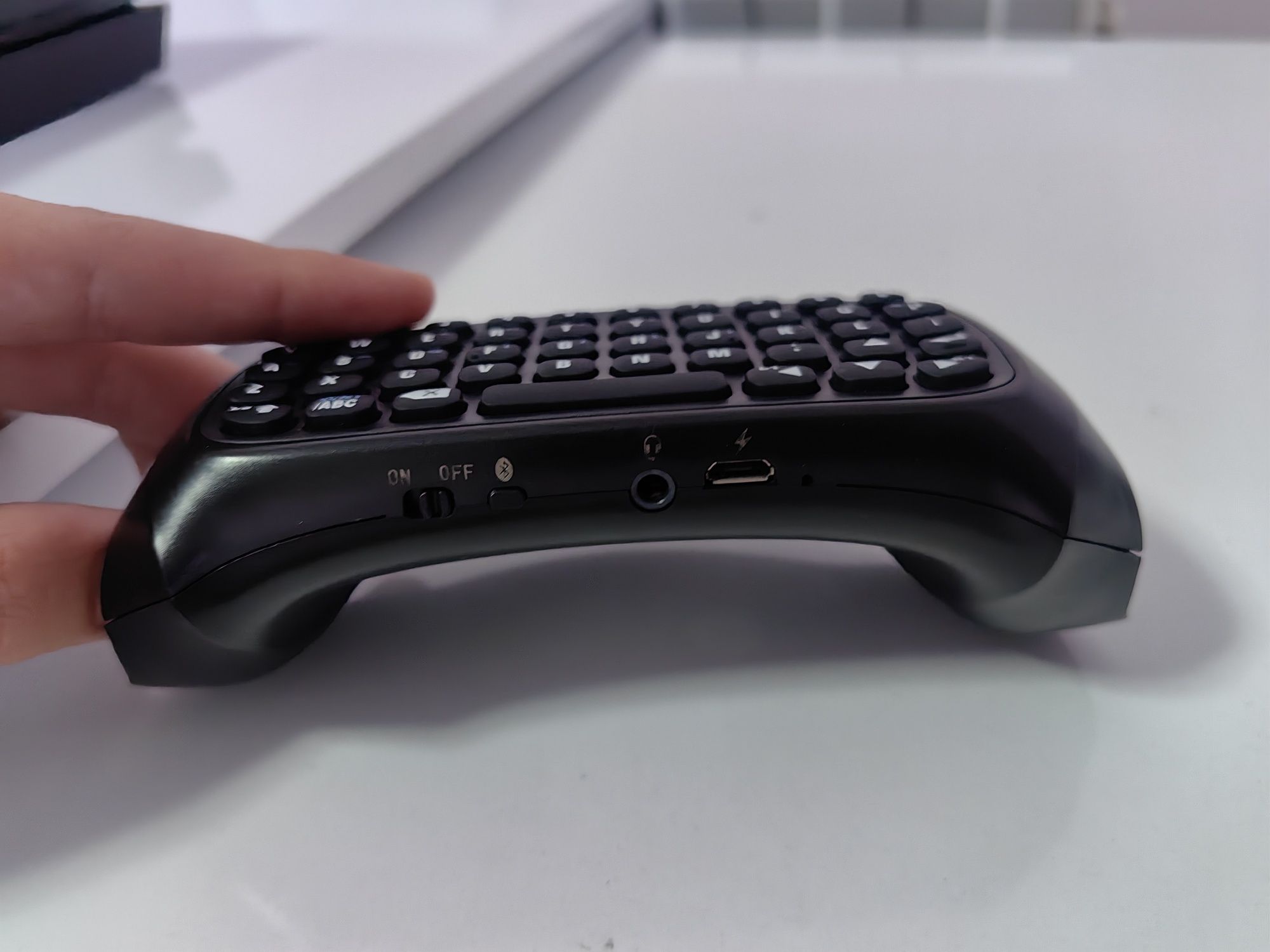 Ps4+2 controllers
