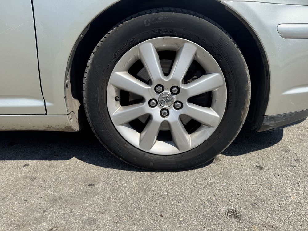 Тойота Авенсис в отлично състояние