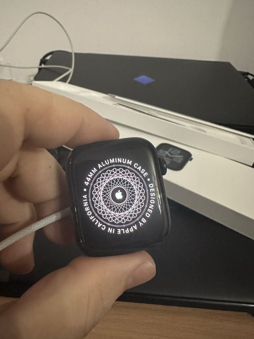 Продам Apple Watch SE 2