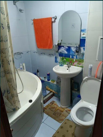 Срочно Продаётся Мукумий 1в2/2/4 с мебелью техникой ремонт хороший !