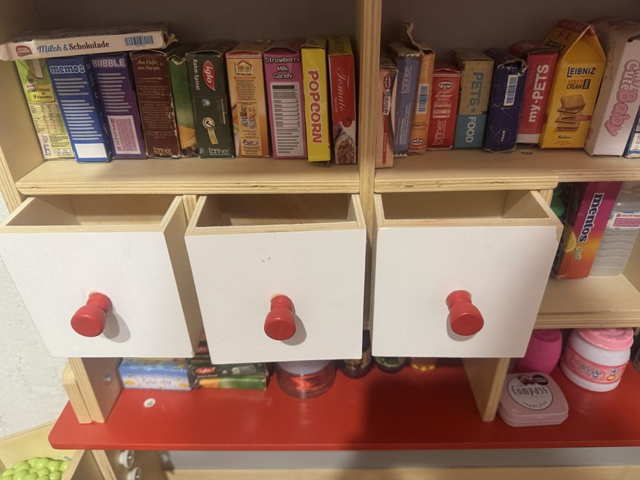 Дървен магазин с аксесоари