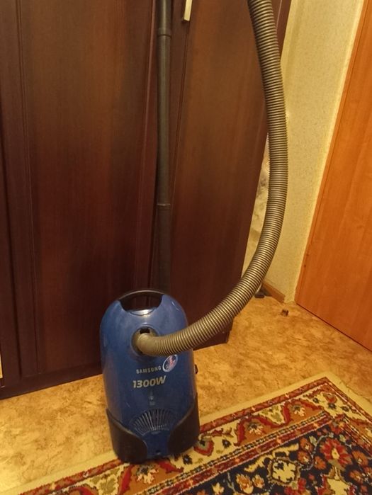 Отдам даром пылесос