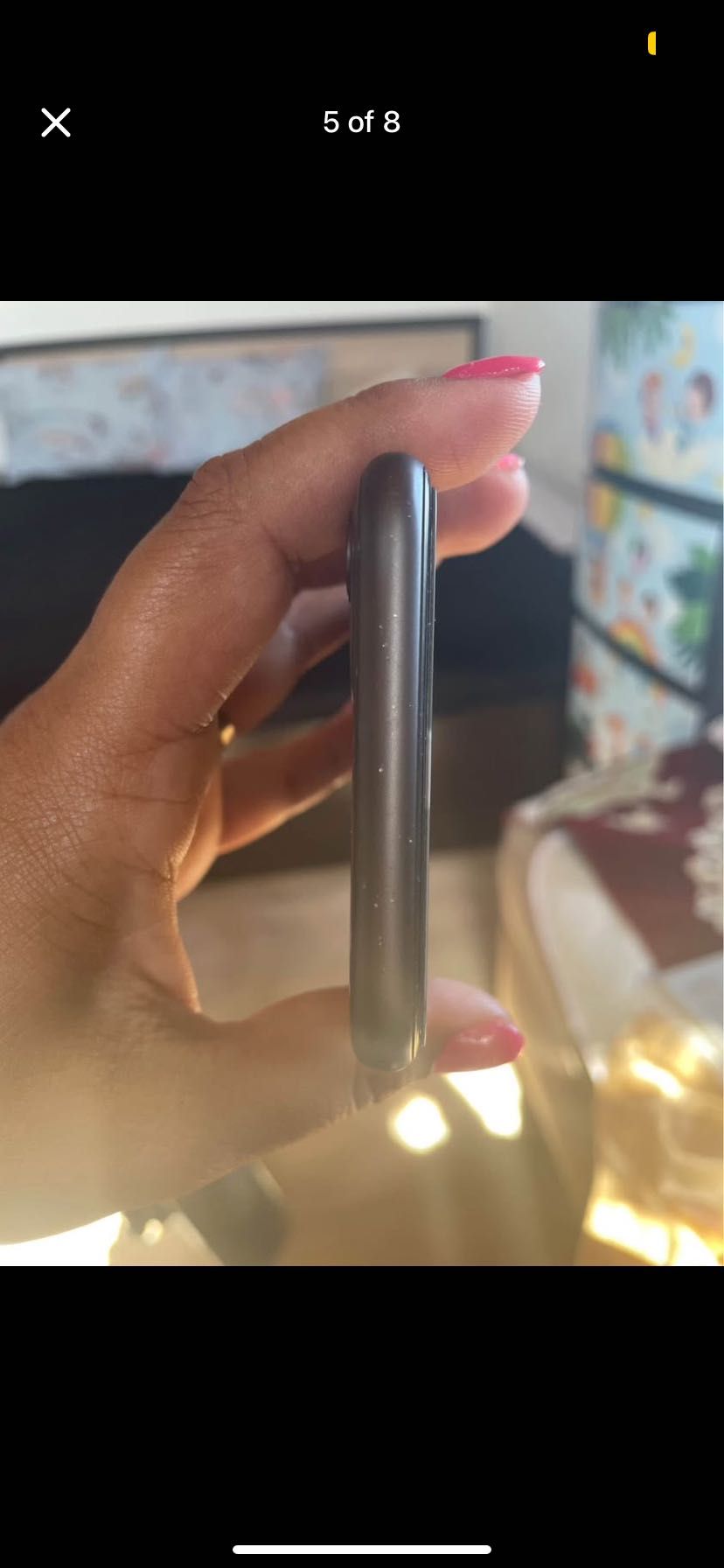 iphone 11 Телефона работи перфектно има една забележка на дисплея.