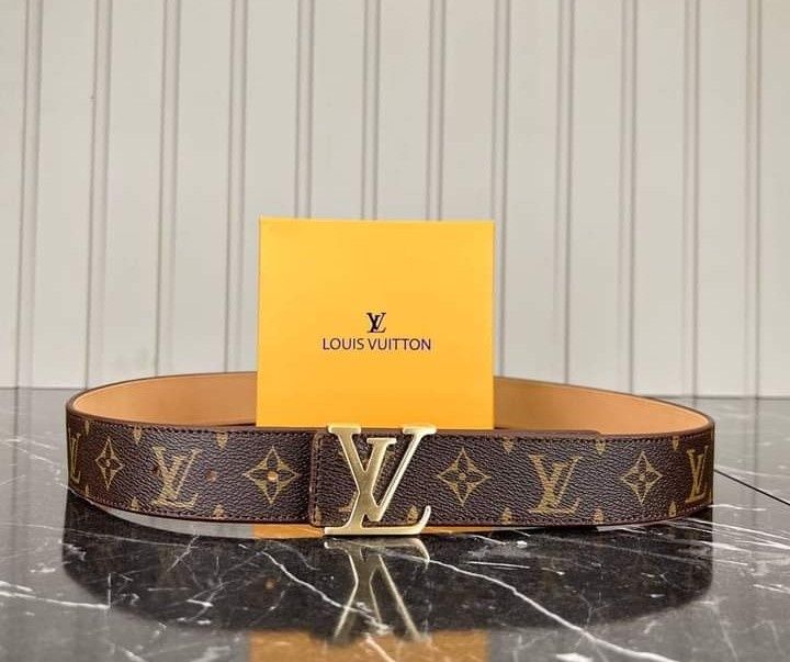 Set damă, geanta +portofel +curea,super model, saculet, etichetă inclu