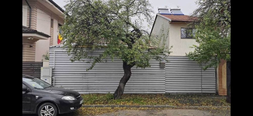 De vânzare teren 246 mp cu casă bătrânească