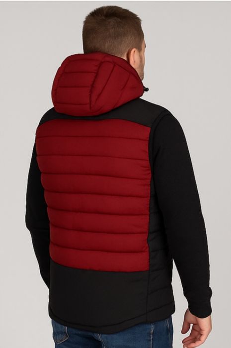 Оригинална грейка (елек) Umbro в червен цвят