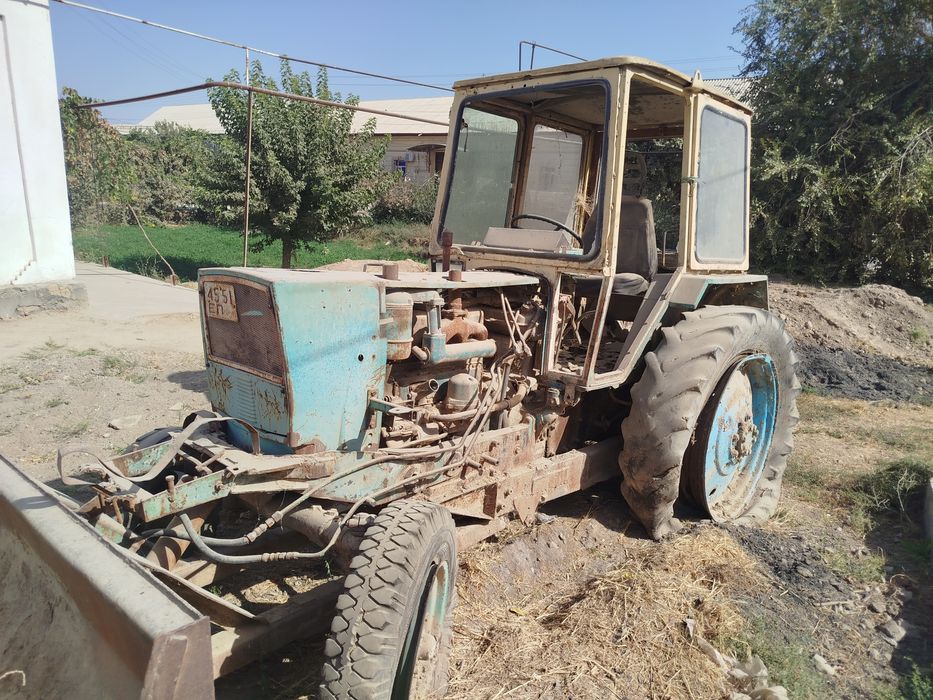 Traktor sotiladi jihozlari bilan birga, oladigan qiziqadigan keishi mn
