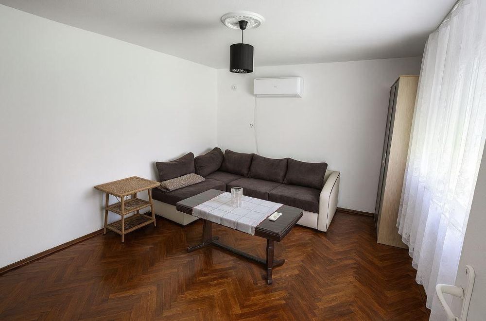 Къща в района на Бриз!