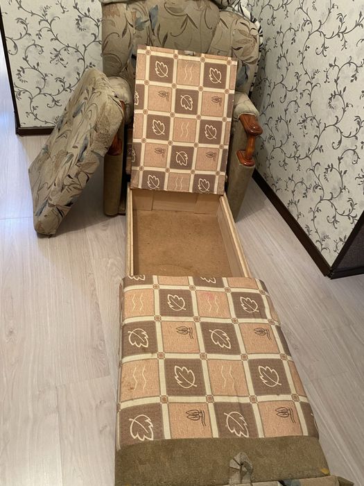 Диван и два кресла