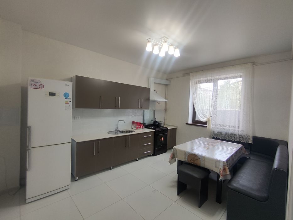 Фаргона шахар Фрунзе массивда 3 хонали квартира ижарага берилади.