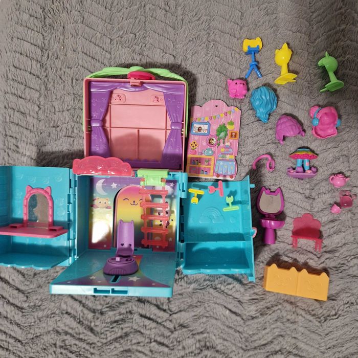 Gaby's doll house