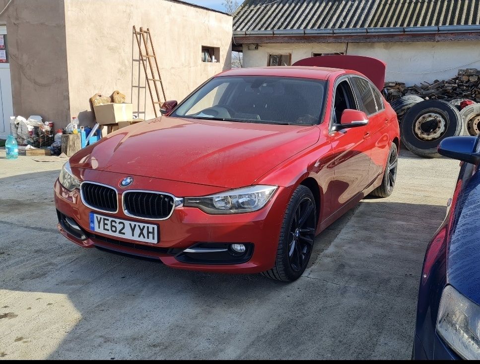 Aripa stanga BMW F30 Rosu în stare foarte buna, fara probleme