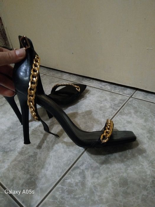 Дамски сандали на ток размер 37