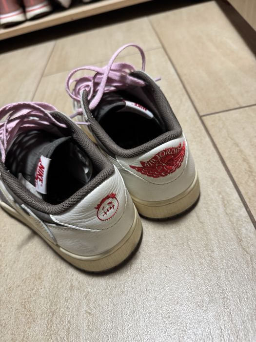 Jordan 1 Travis Scott