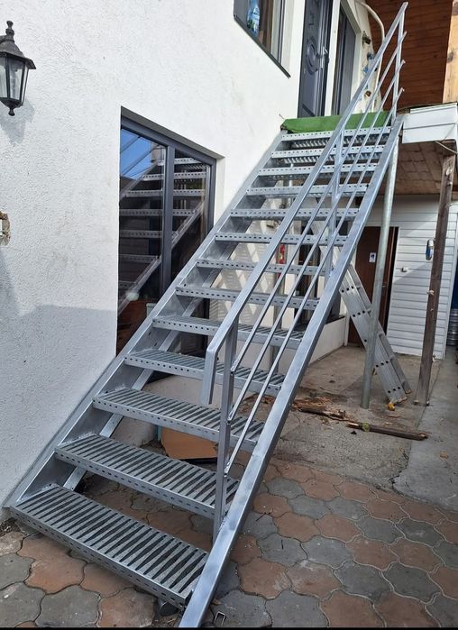 Scara zincate la comanda