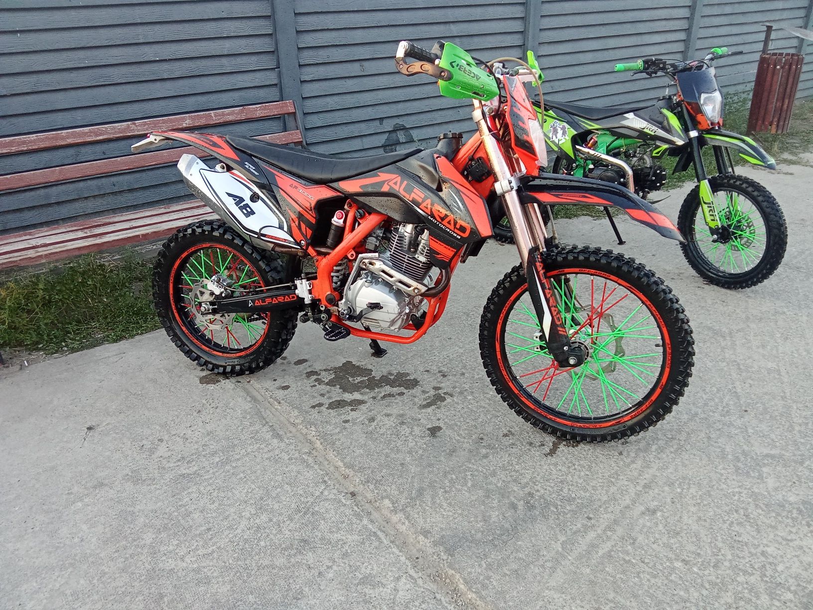 Vând/schimb cross 250 cc