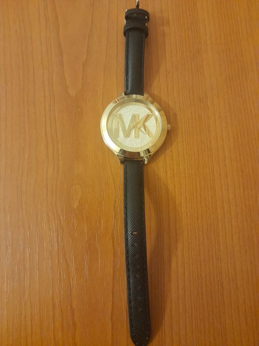 Vind ceasuri dama autentice.