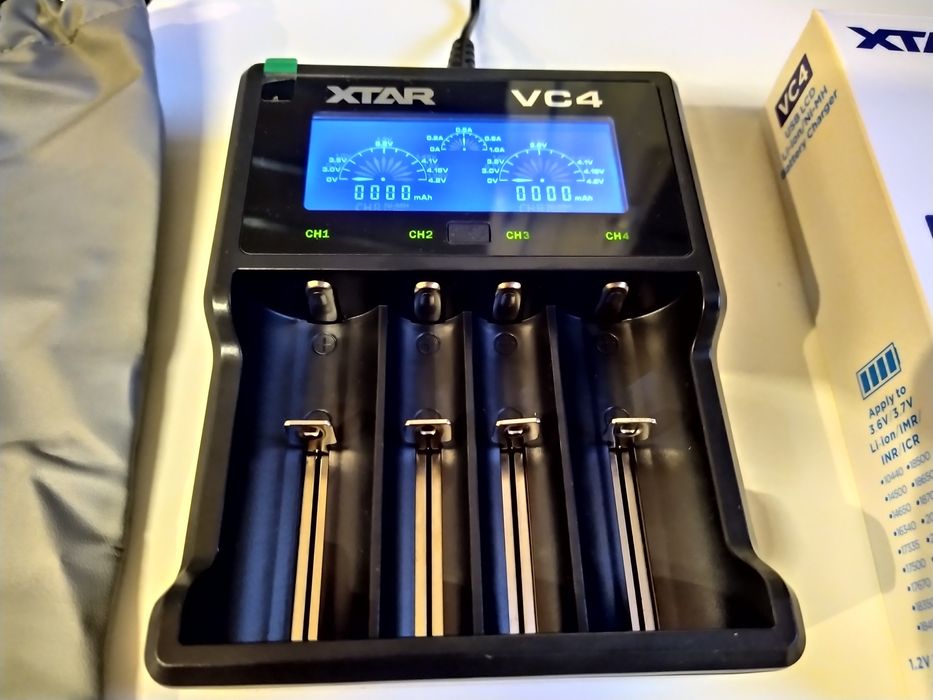 XTAR VC4 - Incarcator profesional smart acumulatori 18650 26650 etc