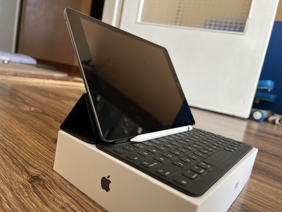 Apple Ipad 9 (2020) + apple pen 1 gen + apple keyboard folio