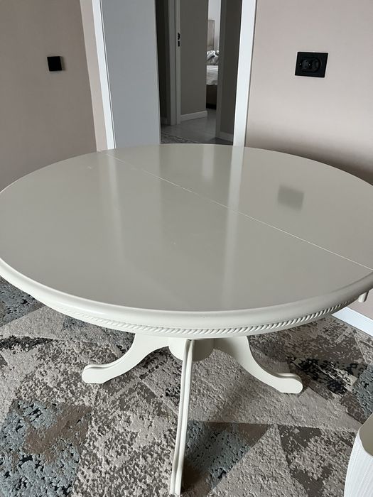 Стол     круглый    Малазия