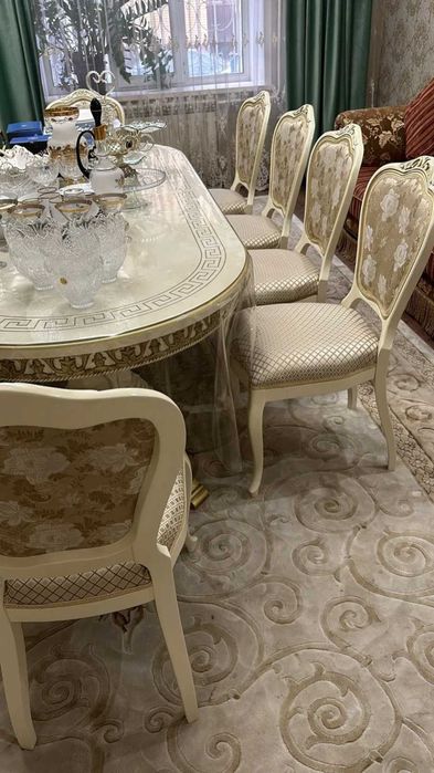 Продам стол со стульями б/у!!
