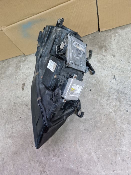 Far stânga cu led și xenon Audi A4 B8 2009
