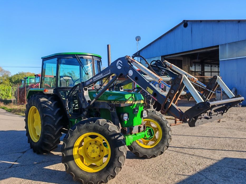 Tractor John Deere 1640 cu încărcător frontal faucheux