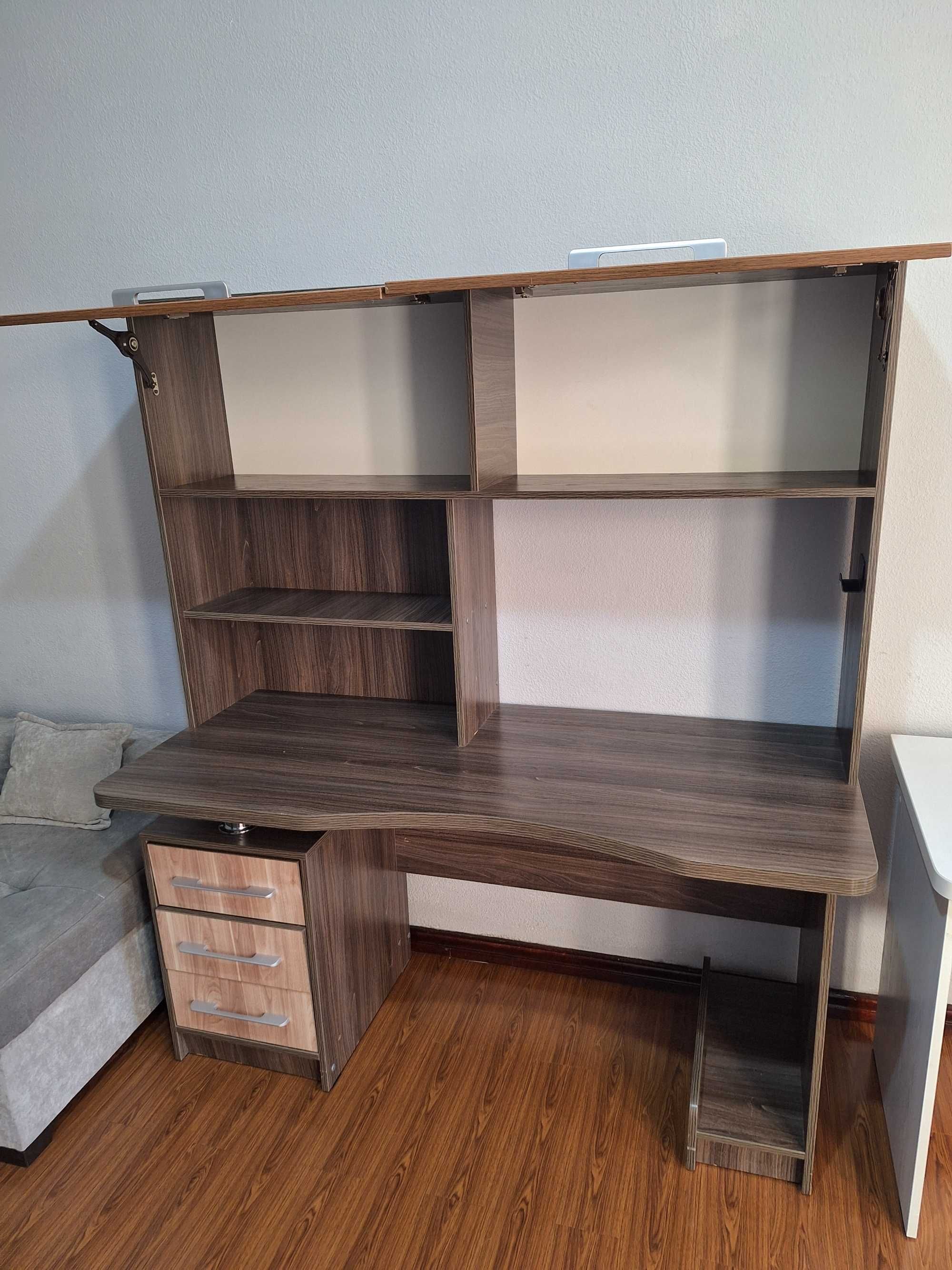 Продам отличный, качественный компьютерный стол, размер-150х65х170