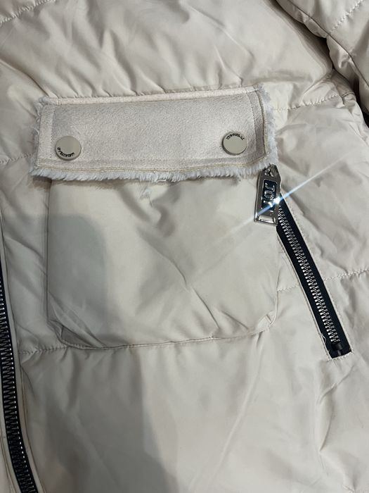 Дълго зимно яке в бежово.