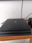 Продаю Sony playstation PS4 Pro в хорошем состоянии.