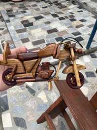 Motocicleta din lemn decorativa