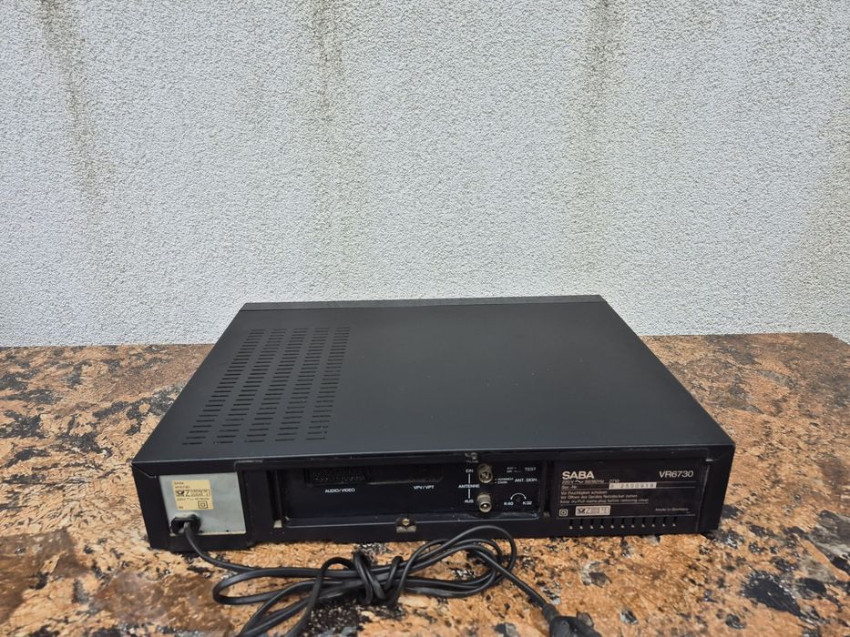 Vand video marca Saba model VR-6730,made in Germany 

- video casett