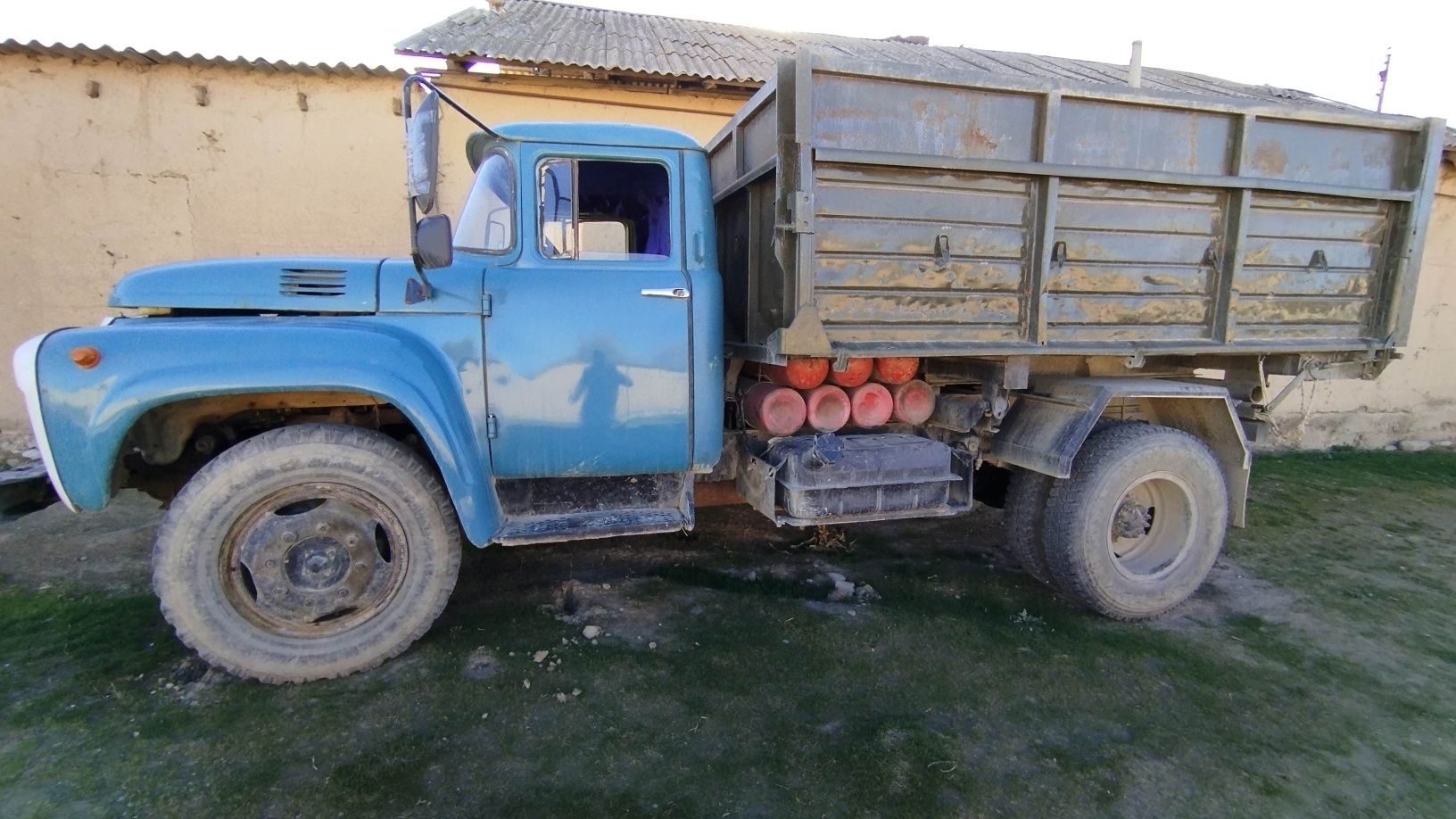 Zil 130 samosval