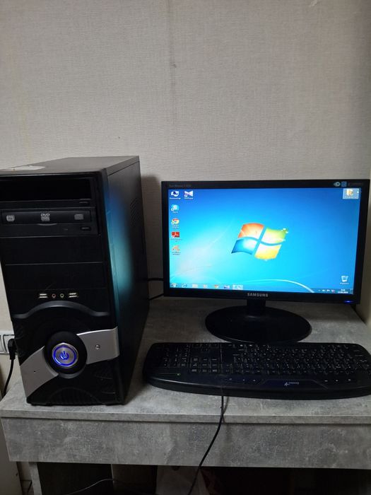 Компьютер           .