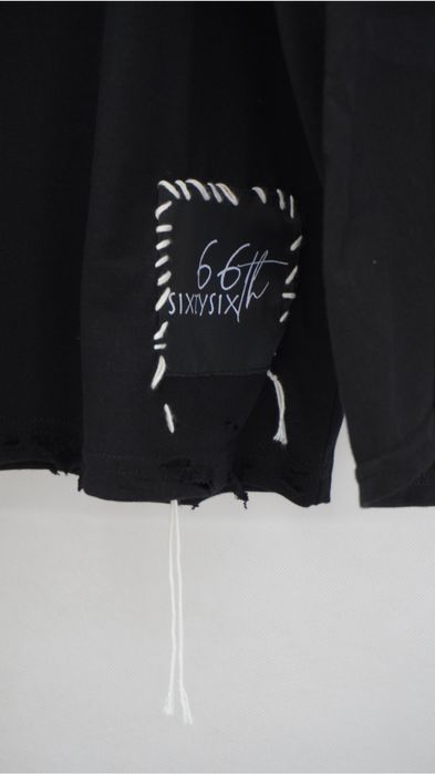 Тениска Oversized/66th с ръчно зашити конци.