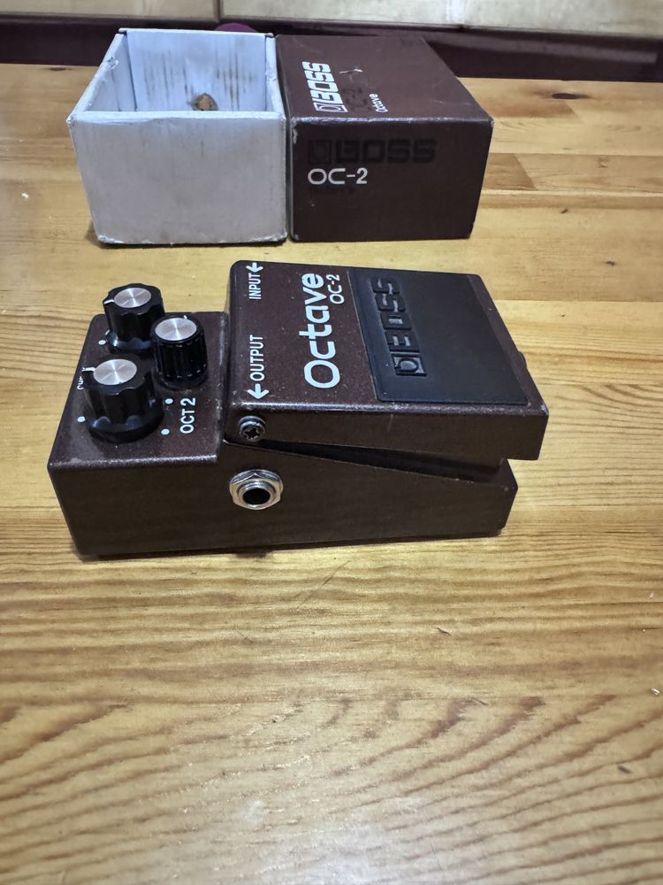 Продам гитарную примочку BOSS OCTAVER OC-2. В идеальном состоянии