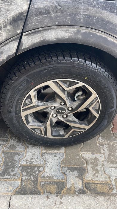 Продается зимние шины KIA 225/65R17.   102H