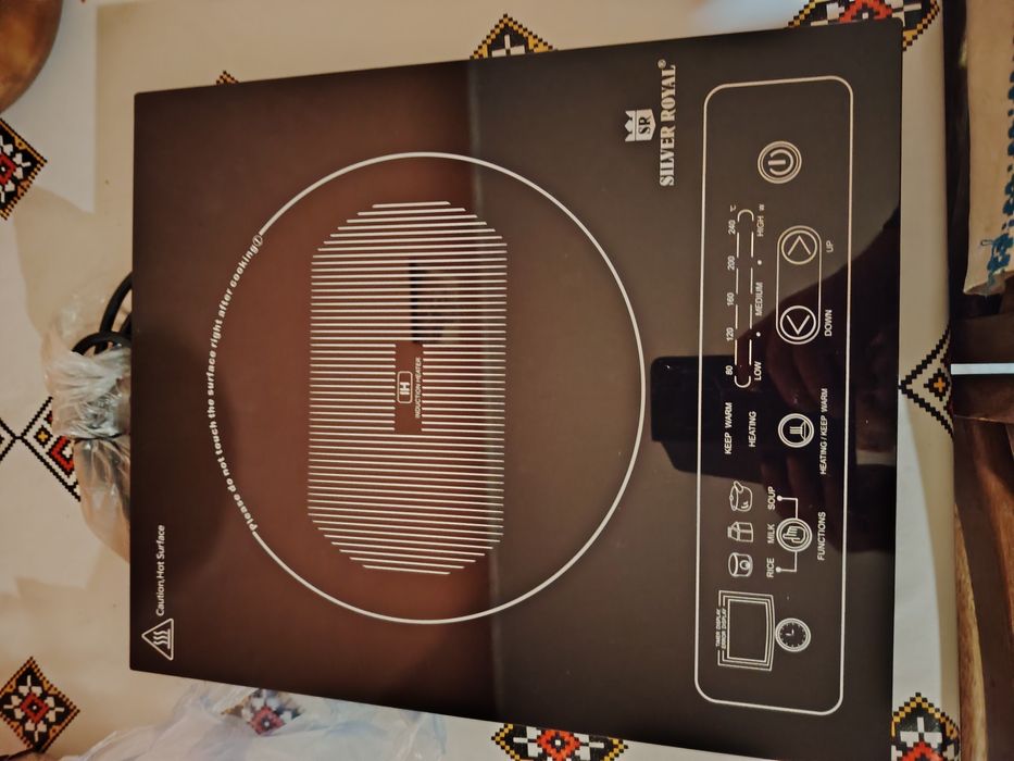 Vând urmatoarele. Plita este noua restul utilizate se