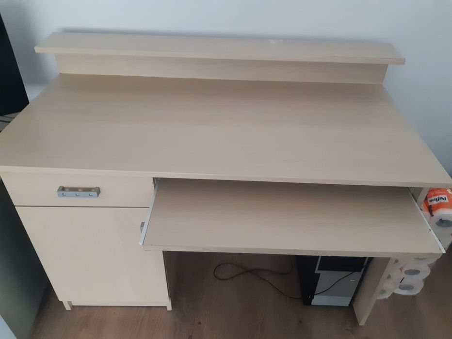 Masa de bírou pentru calculator