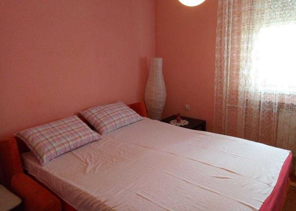 Дава се под наем Двустаен апартамент в Бургас, Братя Миладинови - 53 кв.м за 204 € - Снимка #2