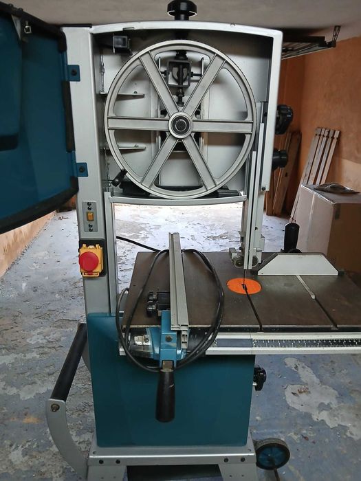 Makita LB1200F Banzic Fierastrau cu banda 900W 220V picioare sustinere