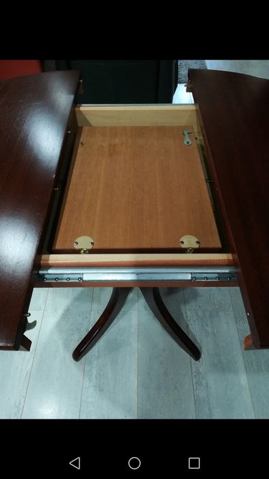 Разтегателна дървена маса