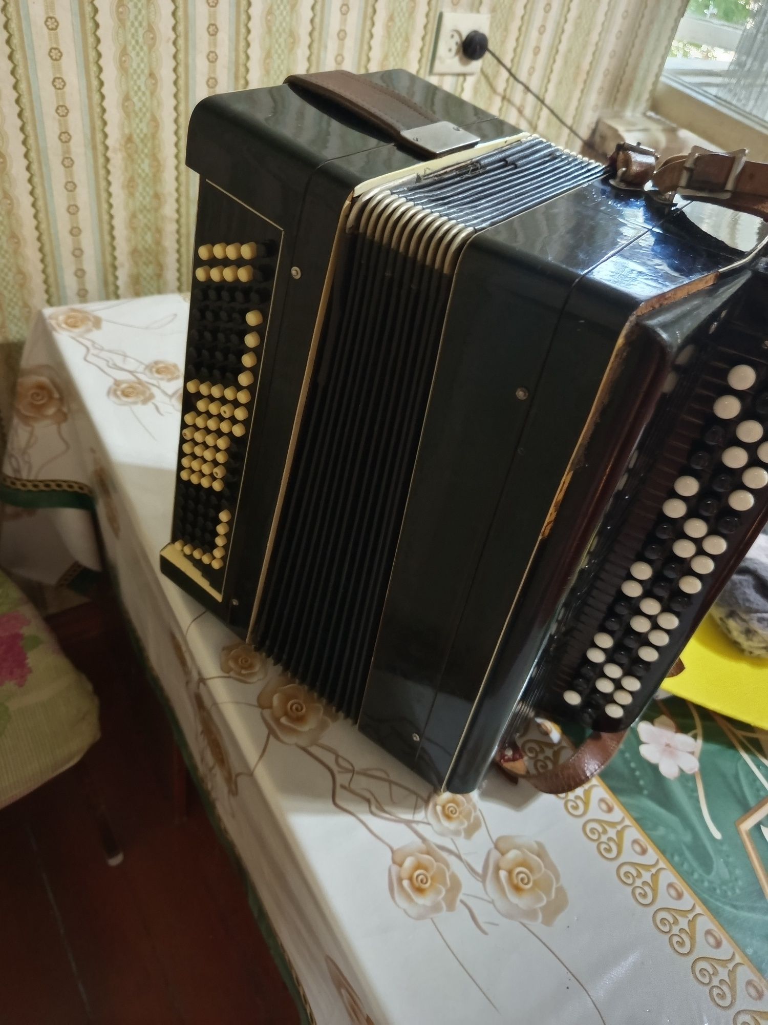 Продам баян 2 штуки работают