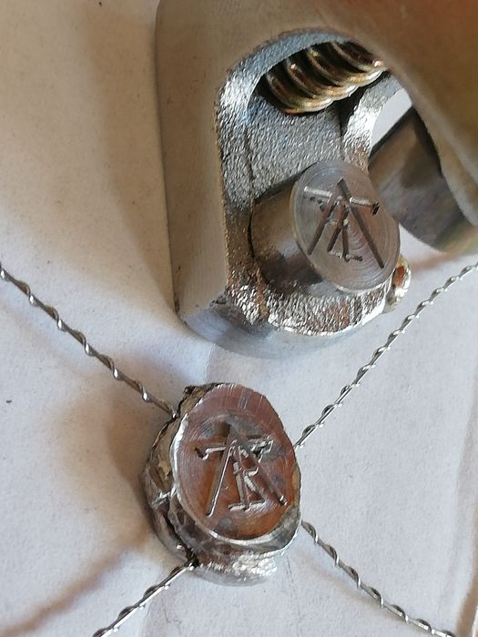 Клещи пломбажни Оловни пломби и гравюри