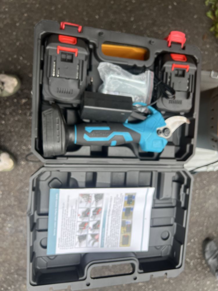 Foarfecă electrică pentru crengi, cu acumulator – Nouă, cu accesorii