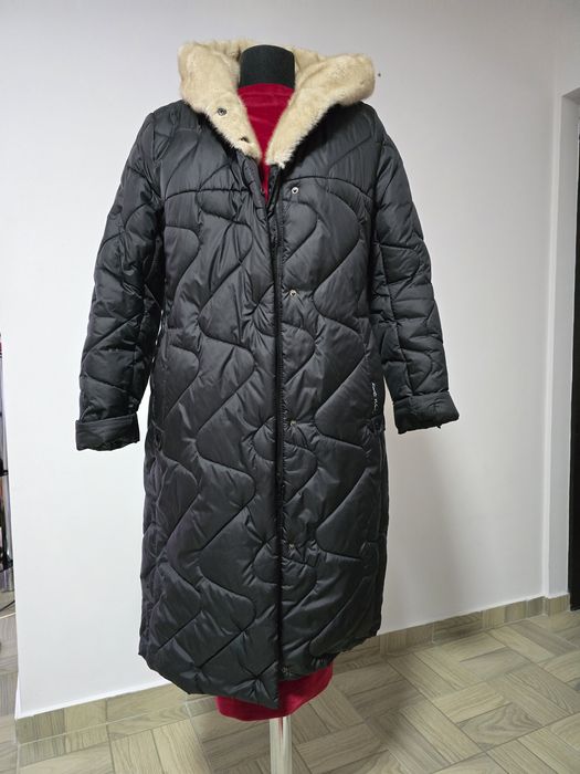 Geaca lunga, guler somptuos din blana , cordon propriu