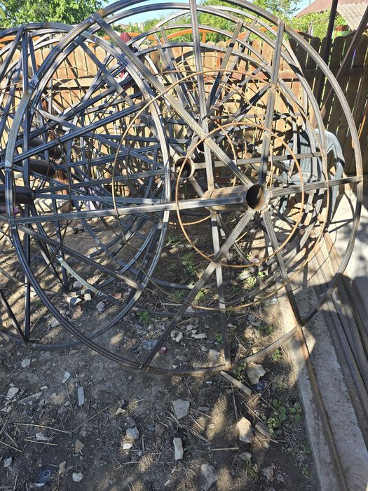 Umbrelă rustică cu stuf – umbră naturală