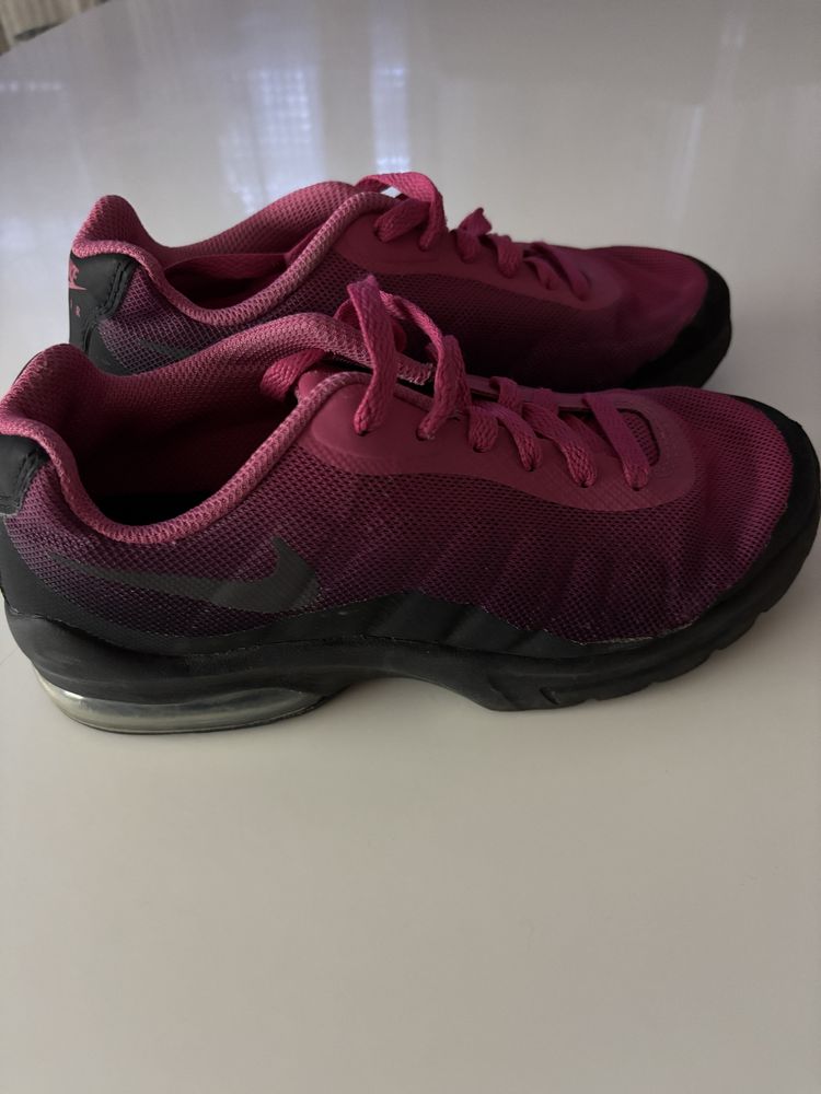 Маратонки Nike 35,5 номер