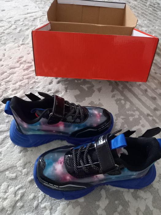 Продам кроссовки детские